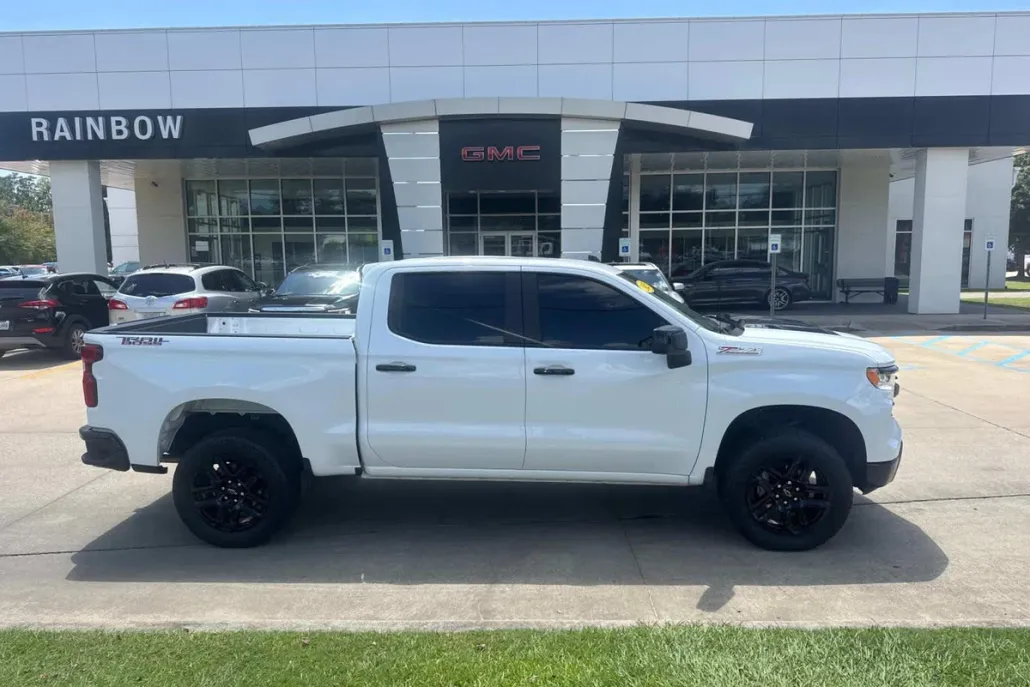 2025 Chevrolet Silverado Trail Boss LT photo 1