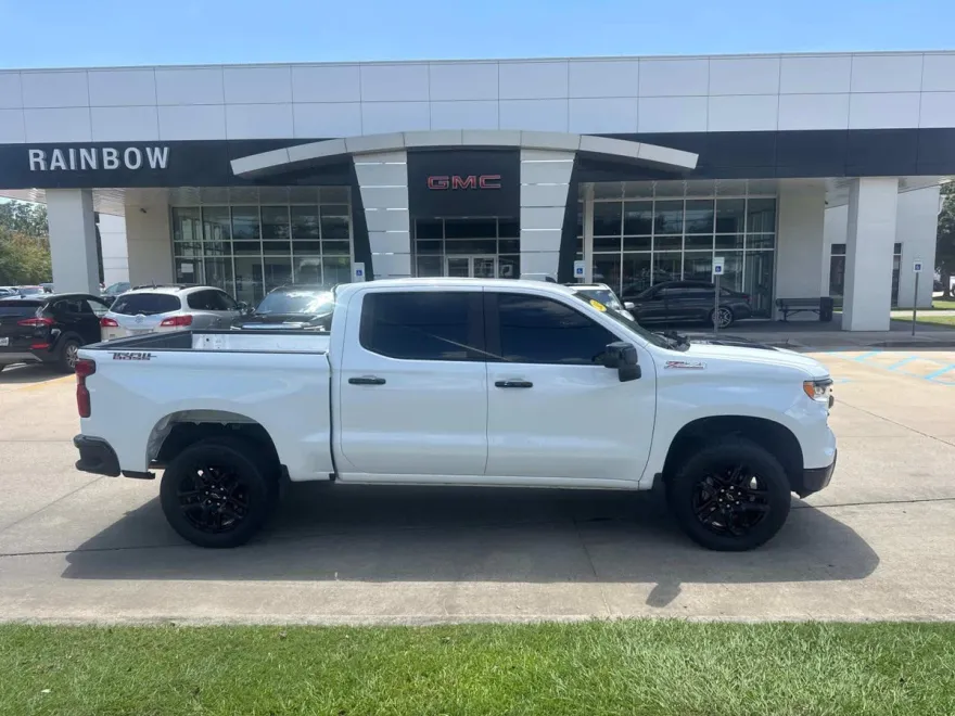 2025 Chevrolet Silverado Trail Boss LT photo 1