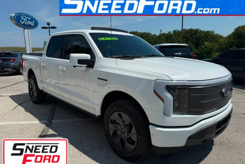 2023 Ford F-150 Lightning Lariat photo 1