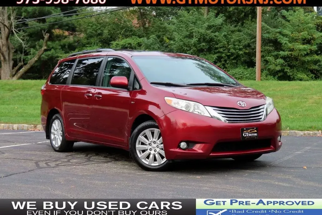 2017 Toyota Sienna Limited XLE Premium photo 1