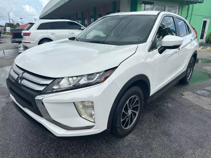 2020 Mitsubishi Eclipse Cross ES photo 1
