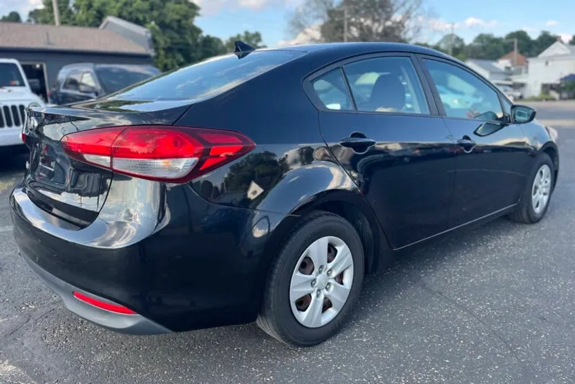 2017 Kia Forte LX Base photo 1