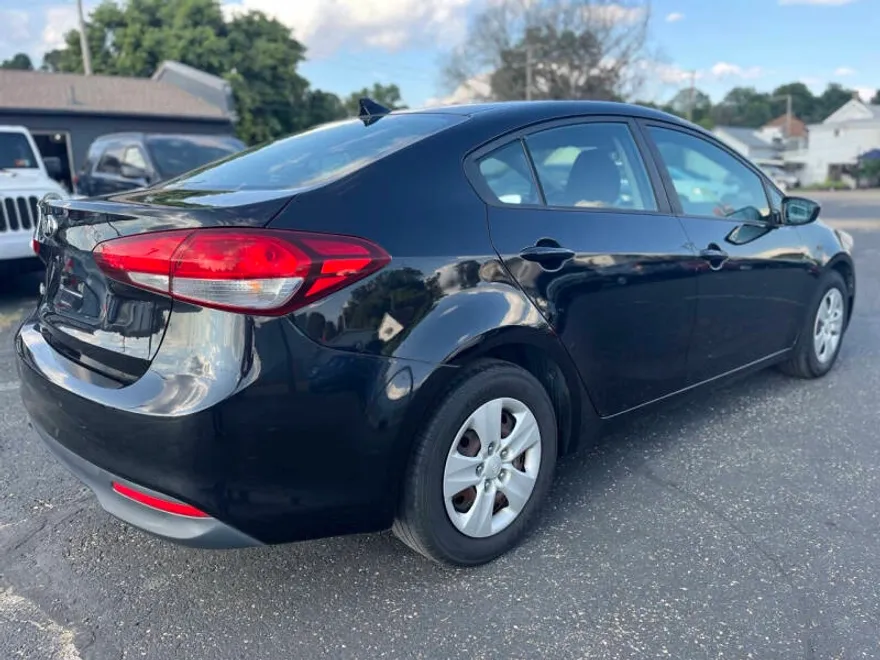 2017 Kia Forte LX Base photo 1