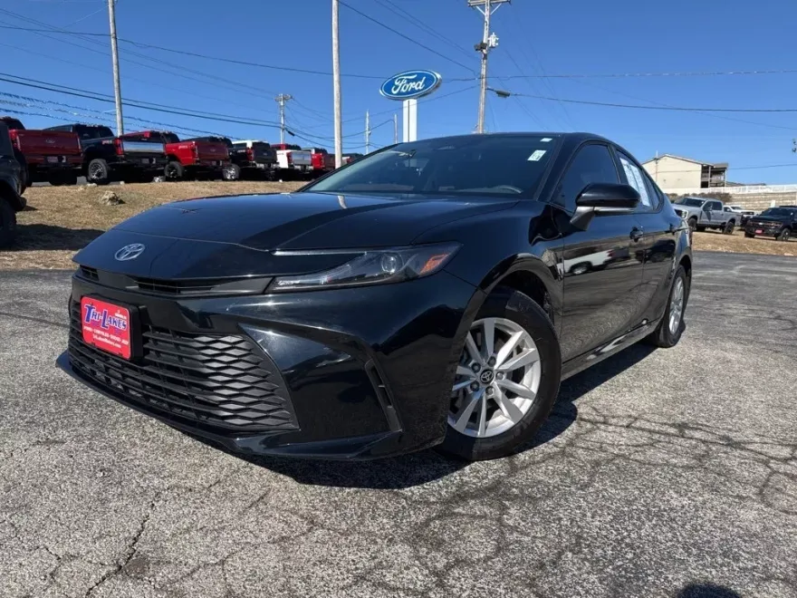 2025 Toyota Camry LE photo 1