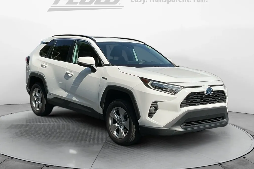2020 Toyota RAV4 Hybrid XLE photo 1