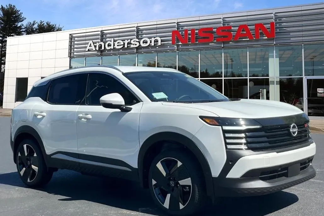 2025 Nissan Kicks SR photo 1