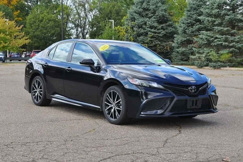 2023 Toyota Camry SE photo 1