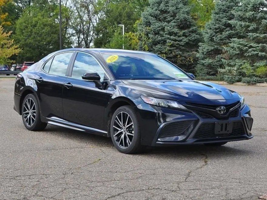 2023 Toyota Camry SE photo 1