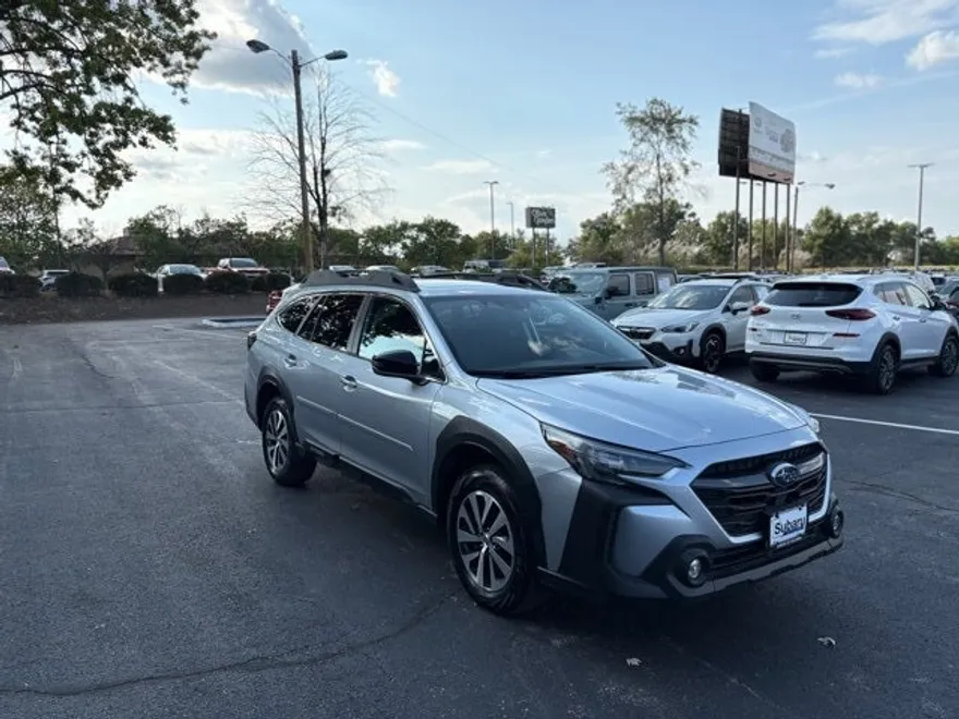 2023 Subaru Outback Premium photo 1