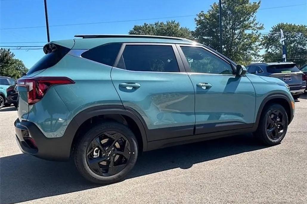 2026 Kia Seltos EX photo 1