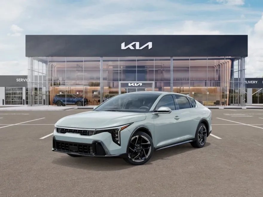 2025 Kia K4 GT-Line photo 1