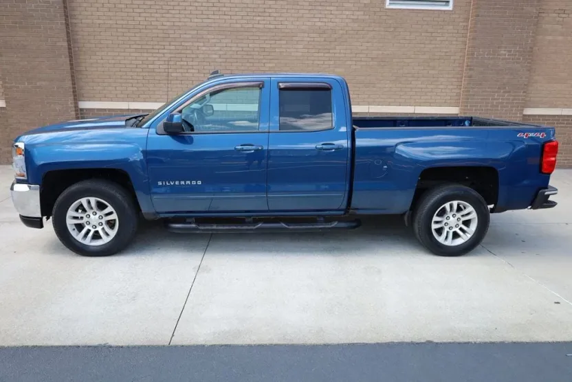 2017 Chevrolet Silverado 1500 photo 1