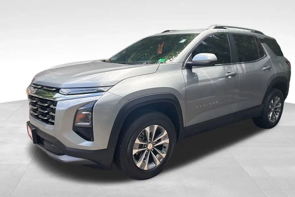 2025 Chevrolet Equinox LT photo 1