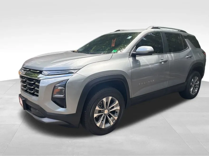 2025 Chevrolet Equinox LT photo 1