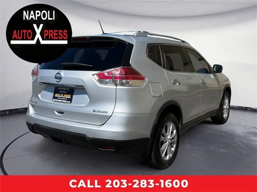 2016 Nissan Rogue SV photo 1