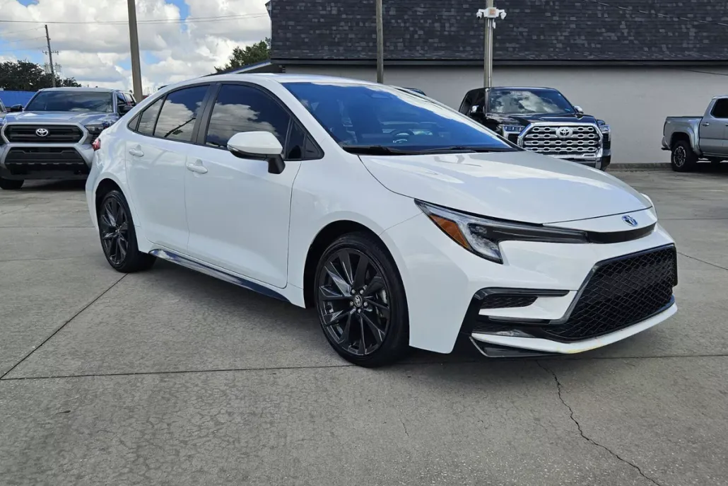 2023 Toyota Corolla Hybrid SE photo 1