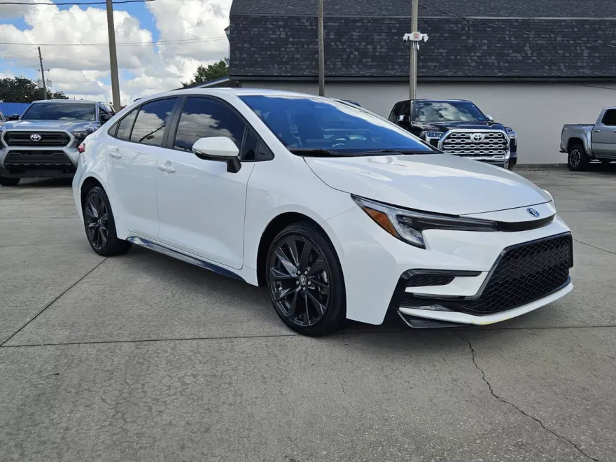2023 Toyota Corolla Hybrid SE photo 1