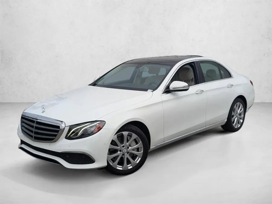 2017 Mercedes Benz E 300 Sedan photo 1