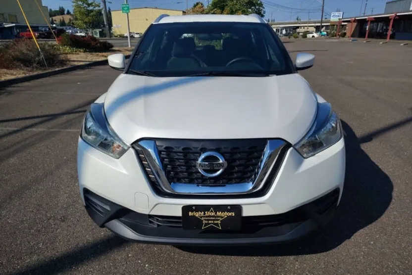 2019 Nissan Kicks SV photo 1