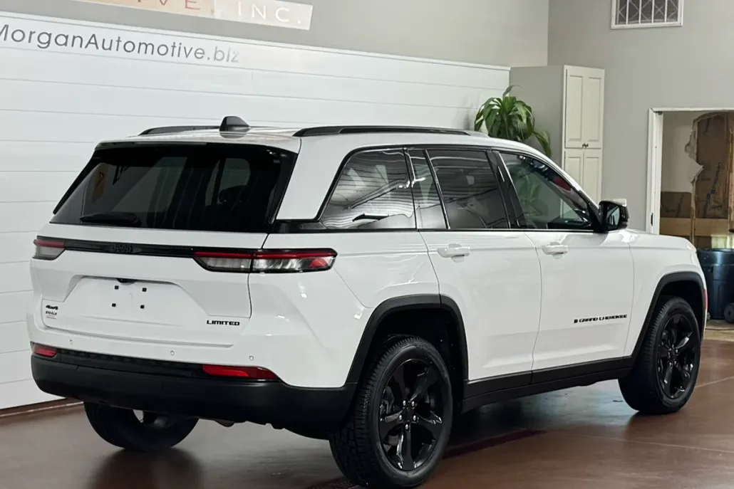 2023 Jeep Grand Cherokee Limited photo 1