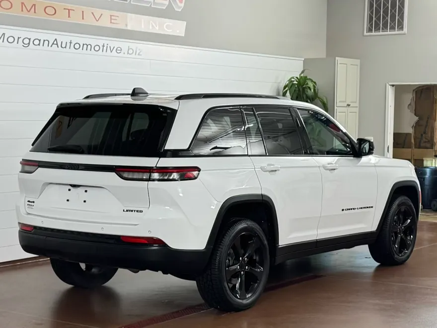 2023 Jeep Grand Cherokee Limited photo 1