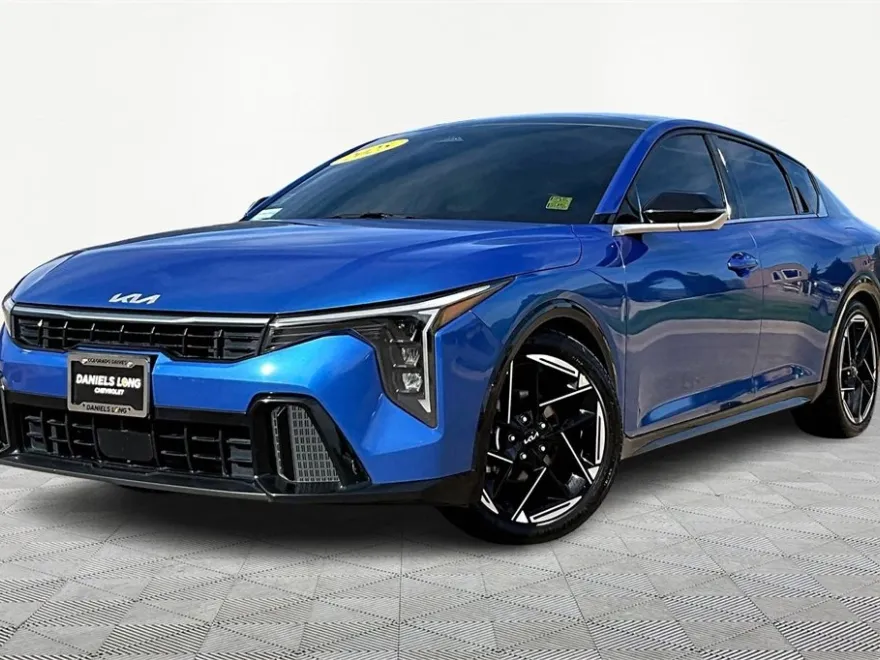 2025 Kia K4 GT-Line photo 1