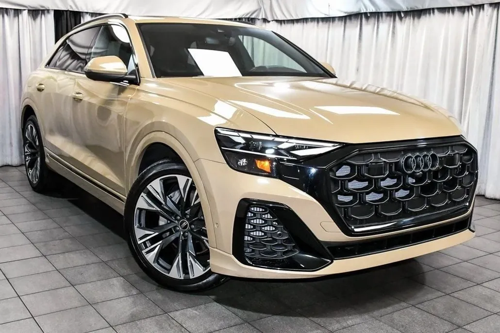 2024 Audi Q8 55 Premium Plus line photo 1