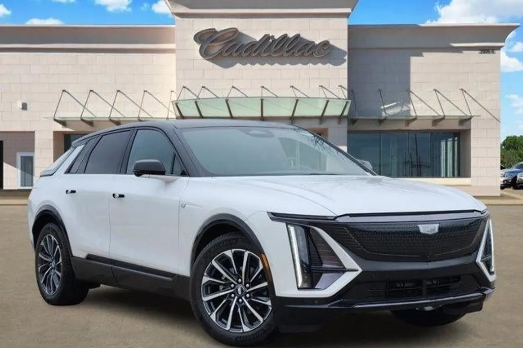 2025 Cadillac Lyriq Sport photo 1
