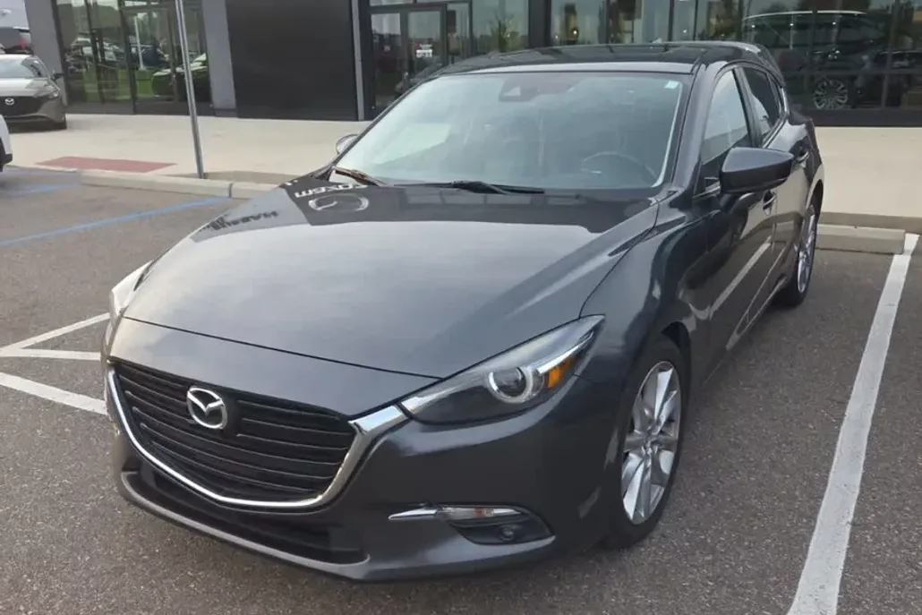 2017 Mazda Mazda3 Grand Touring photo 1
