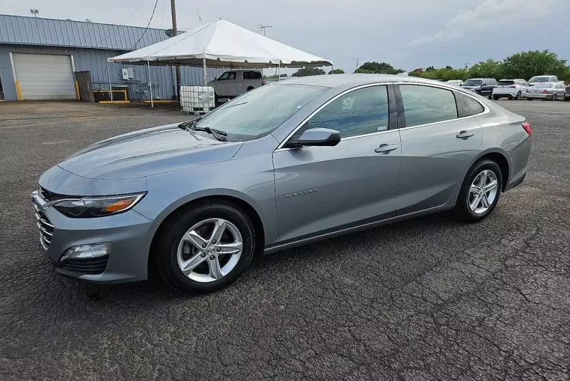2023 Chevrolet Malibu 1LT photo 1