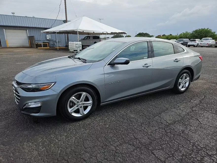 2023 Chevrolet Malibu 1LT photo 1