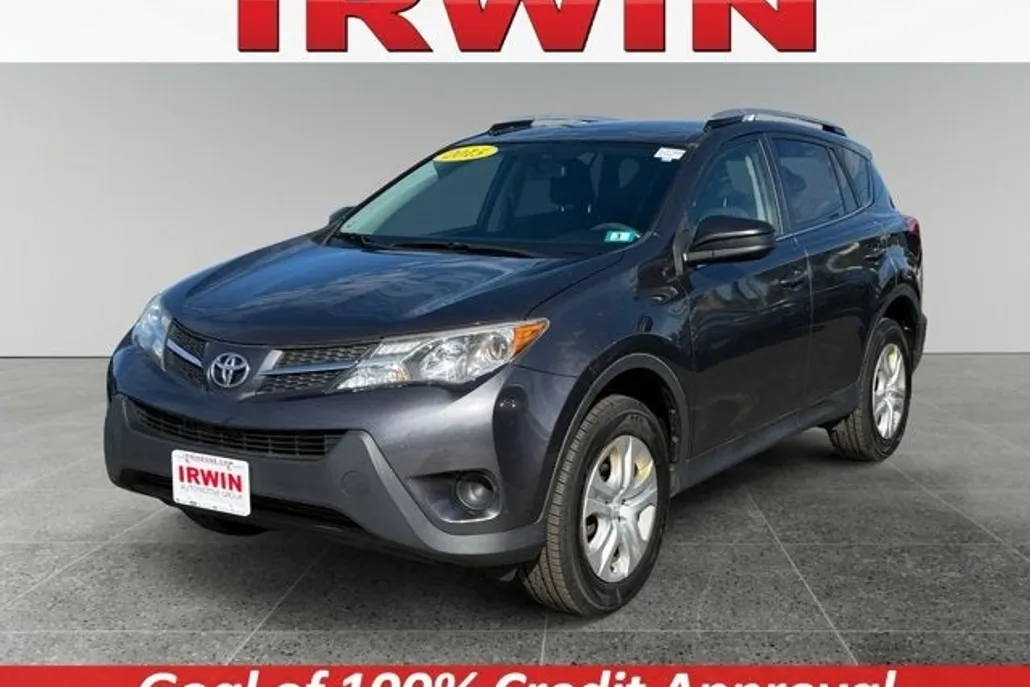 2015 Toyota RAV4 LE photo 1