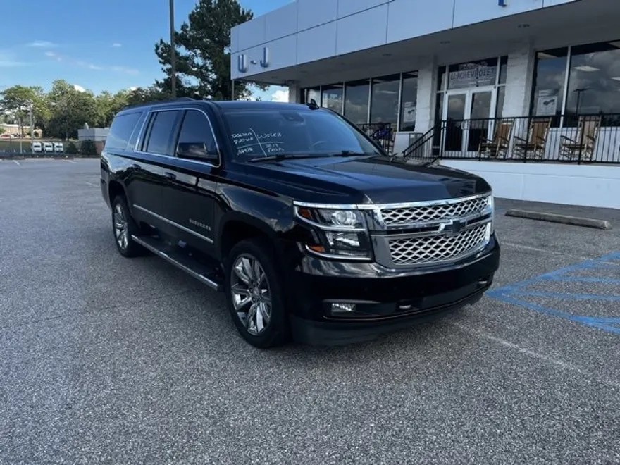 2019 Chevrolet Suburban LT photo 1