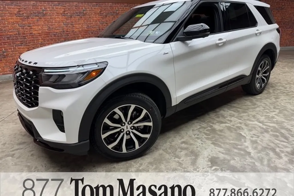2025 Ford Explorer ST-Line photo 1