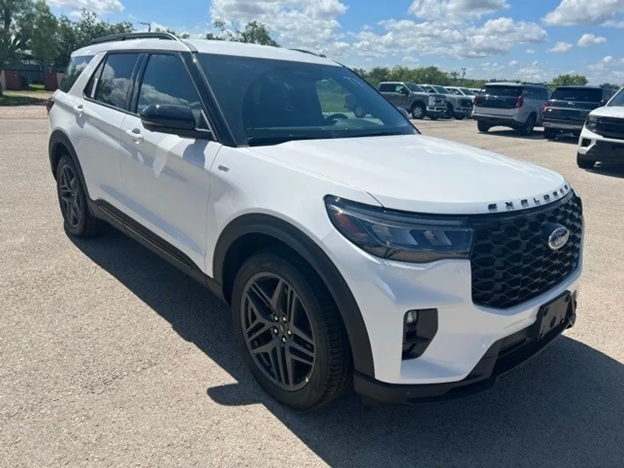 2025 Ford Explorer ST-Line photo 1