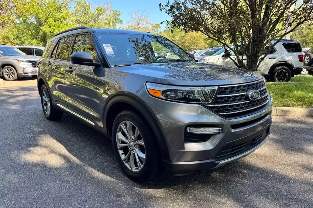 2022 Ford Explorer XLT photo 1
