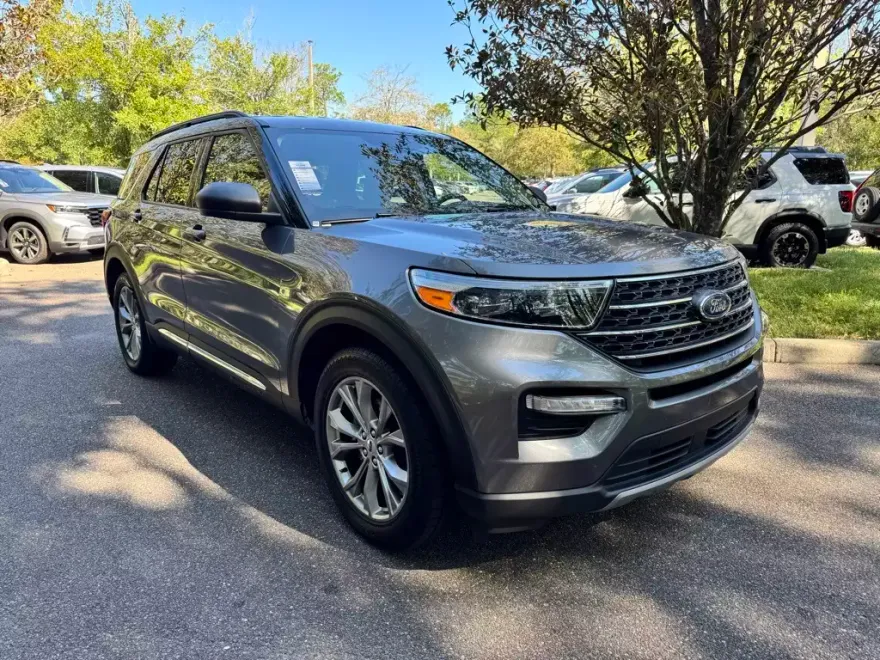 2022 Ford Explorer XLT photo 1