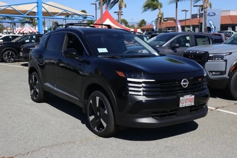 2025 Nissan Kicks SR photo 1