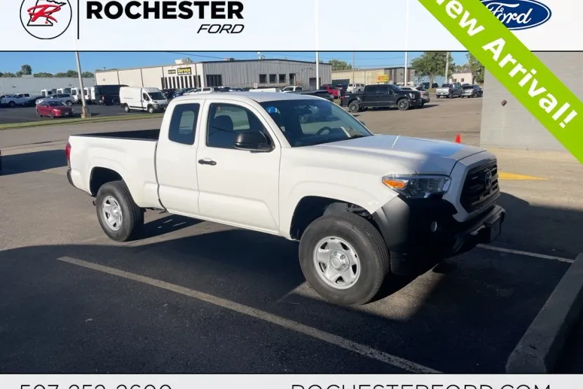 2017 Toyota Tacoma SR photo 1