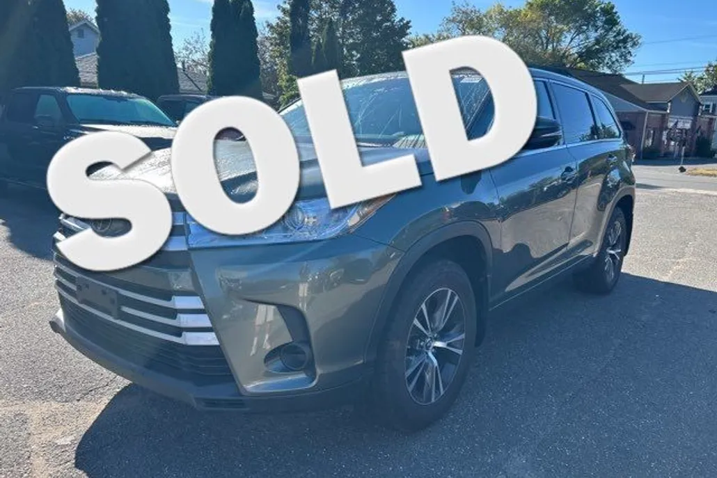 2018 Toyota Highlander LE Plus photo 1