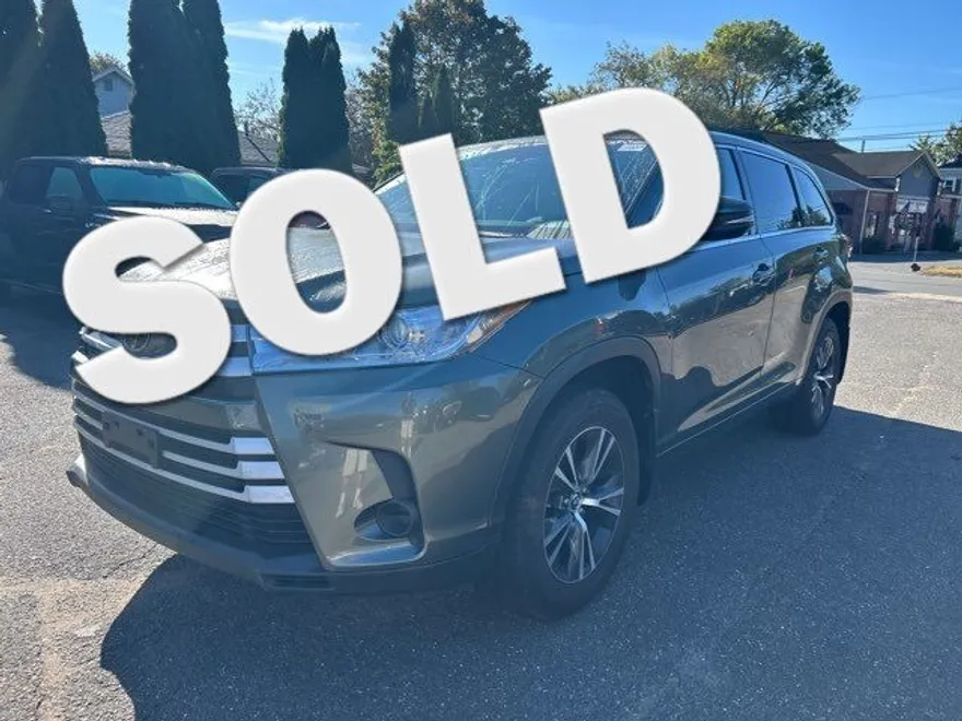 2018 Toyota Highlander LE Plus photo 1