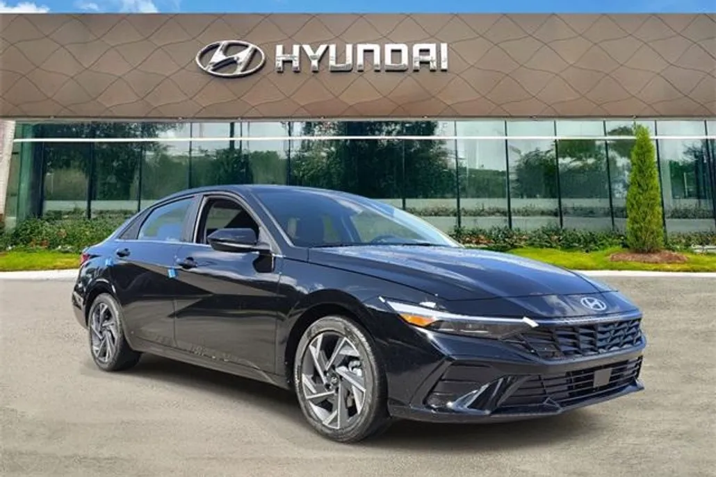 2025 Hyundai Elantra SEL Convenience photo 1