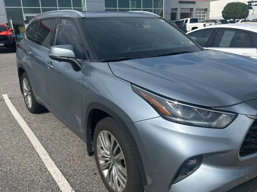 2024 Toyota Highlander Hybrid Platinum photo 1