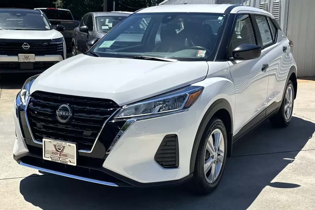 2025 Nissan Kicks Play S photo 1