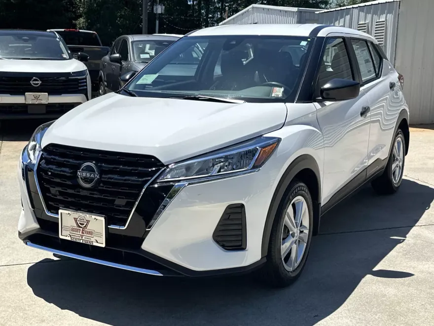 2025 Nissan Kicks Play S photo 1