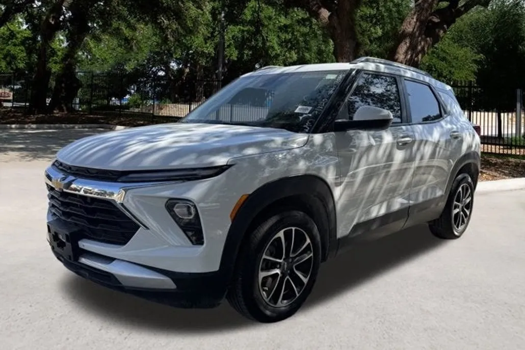 2025 Chevrolet Trailblazer LT photo 1