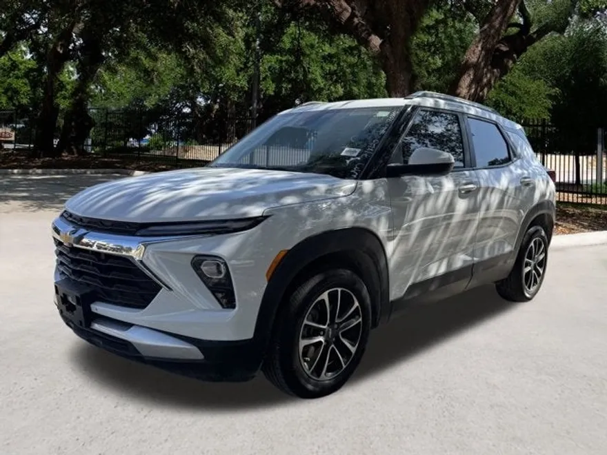 2025 Chevrolet Trailblazer LT photo 1