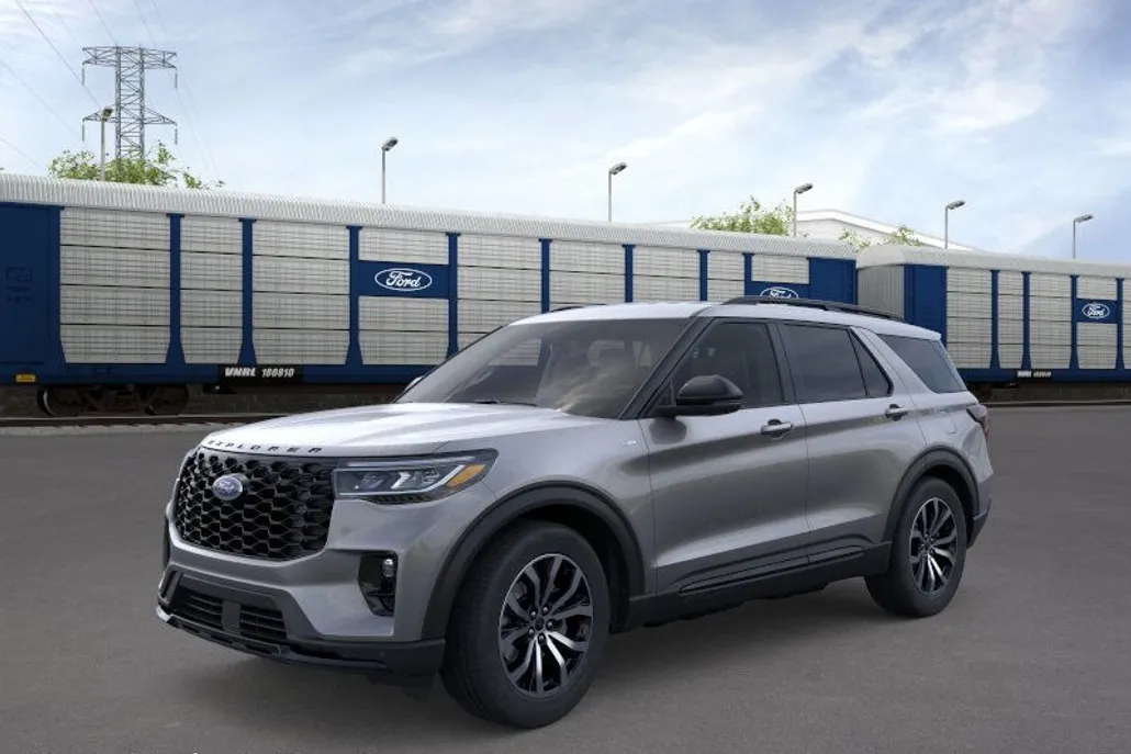 2025 Ford Explorer ST-Line photo 1