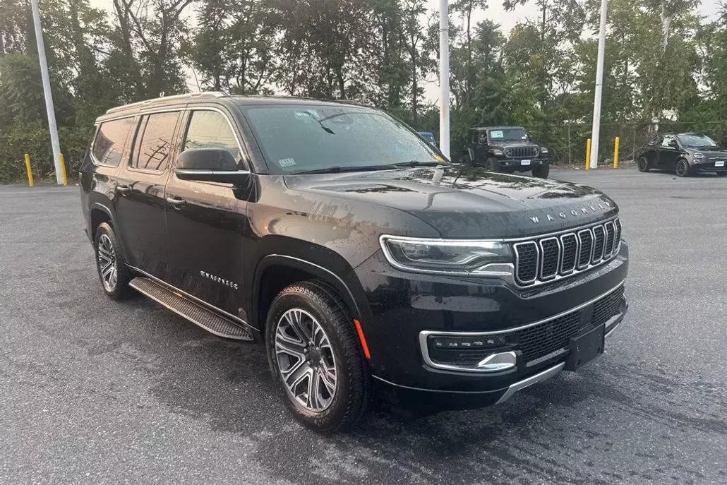 2024 Jeep Wagoneer L Series II photo 1