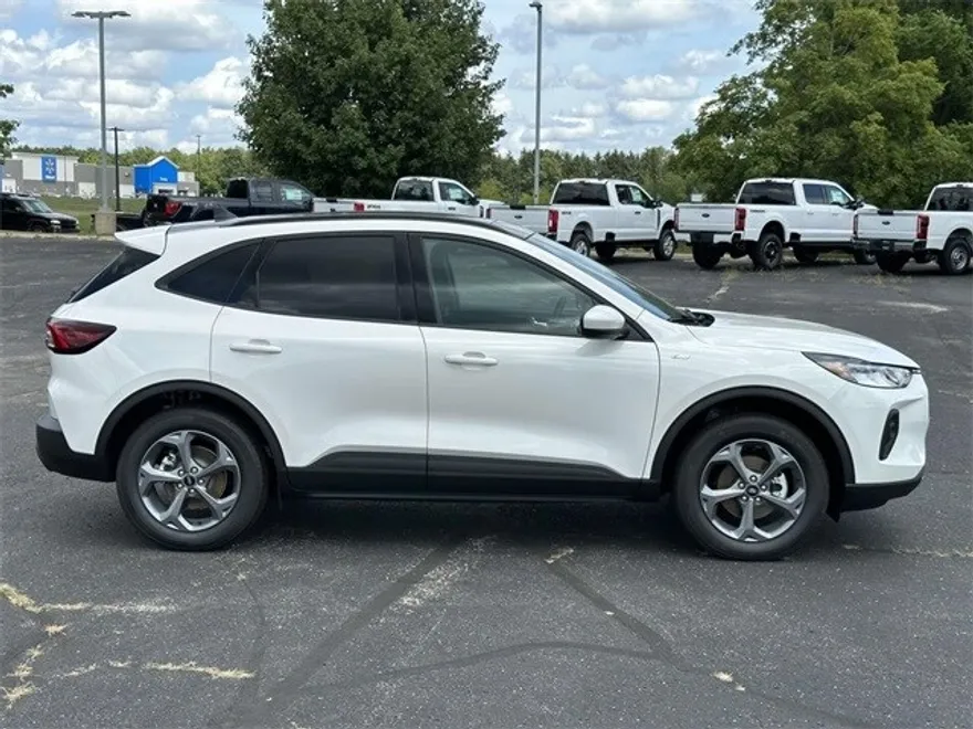 2025 Ford Escape Hybrid ST-Line Select photo 1